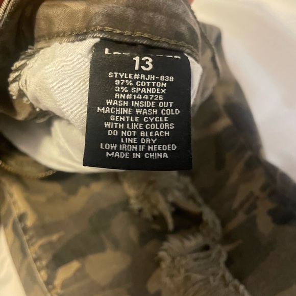 Camo Pants with Rips - Picture 4 of 6